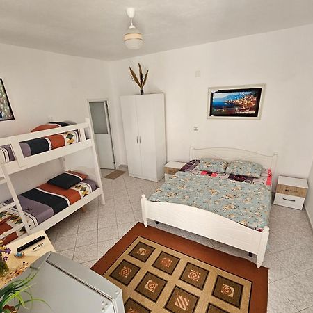 Aeria Rooms Himare Exterior photo