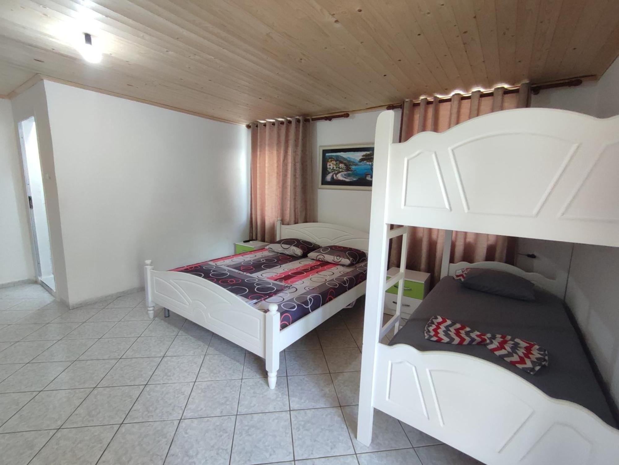 Aeria Rooms Himare Exterior photo